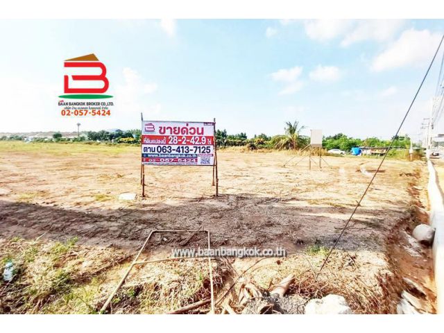ที่ดินเปล่า ติดถนนสาย ปท.3004 (ลำลูกกา-คลอง 7) เนื้อที่ 28-2-42.9 ไร่ ใกล้สามแยกไฟแดง เส้น 3004