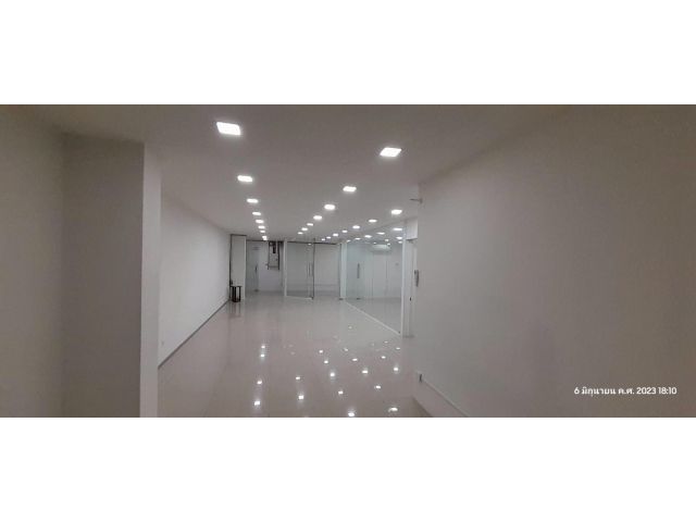 office for rent 250-300 บ./ตร.ม ขนาด 100-400/ ใกล้ BRT ถ.นนทรี. นราธิวาส. เดินทางสะดวกมาก