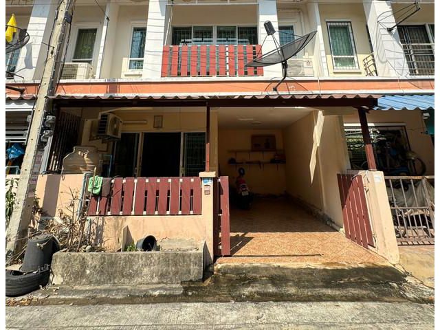 ขายทาวน์เฮ้าส์หมู่บ้านณัฐยาซอย 3 อยู่หน้าค่ายกำแพงเพชรกระทุ่มแบน