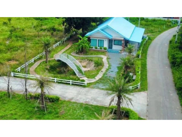 ขายบ้านสวนพร้อมที่ดินติดถนนต.นาตาขวัญจ.ระยองเนื้อที่360ตรว.ขายราคา4.300.000ลบ.