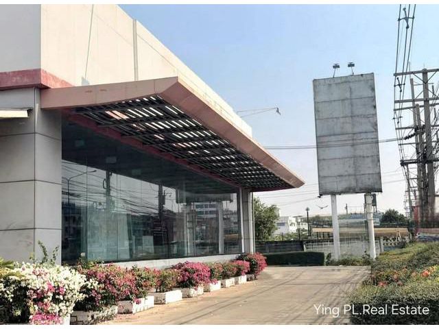 โชว์รูมให้เช่า พร้อมโดกดัง ติดถนนเพชรเกษม มีที่จอดรถได้เยอะ
