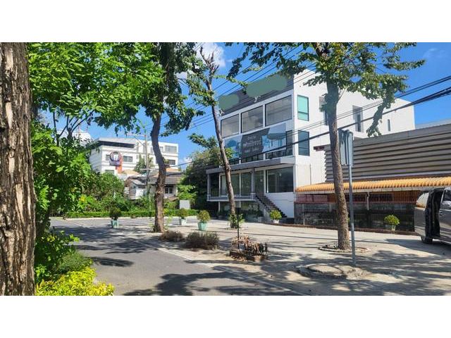 ให้เช่าอาคาร4ชั้นถนนประดิษฐ์มนูธรรมเลียบด่วนเอกมัย-รามอินทรา