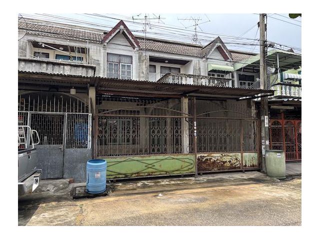 ทาวน์เฮาส์สองชั้น 26 ตรว.ม.อยู่เจริญ ลาดพร้าว101 จอดรถในบ้านได้ 2 คันใกล้รถไฟฟ้าสายสีเหลือง