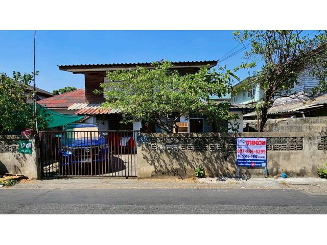 ขายที่ดินพร้อมบ้านครึ่งปูนครึ่งไม้ ทำเลทองดอนเมือง ซอยช่างอากาศอุทิศ 10  เนื้อที่  54.3 ตรว.