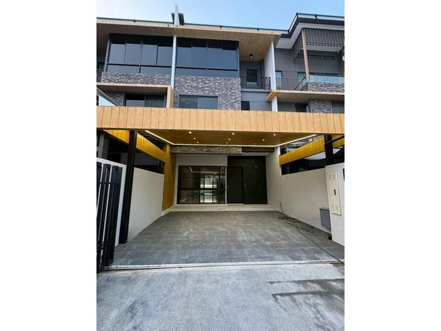 ขาย ทาวน์โฮม แลนด์มาร์ค เอกมัย-รามอินทรา