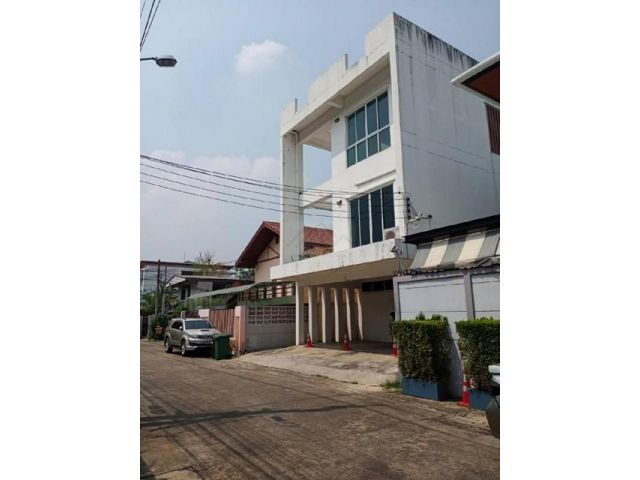 ให้เช่าโฮมออฟฟิศ 3ชั้น  ย่านเพชรบุรี พระราม 9 ใกล้รพ.กรุงเทพ  RCA