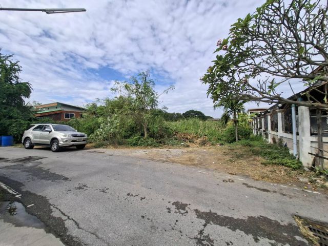 ขายที่ดิน 2 ไร่ 40 วา ย่านชุมชน ใกล้นิคมอุตสาหกรรมโรจนะ ซอยบ้านคานหาม 1 ซอยวัดคานหาม ต.คานหาม อ.อุทัย พระนครศรีอยุธยา