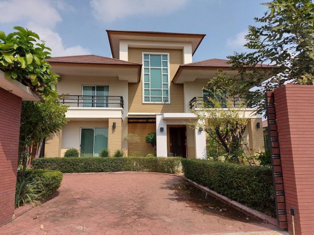 ขายบ้านเดี่ยว 2 ชั้น 212 วา 6 ห้องนอน. 5 ห้องน้ำ 1 ห้องครัว 2 ห้องรับแขก ถ.รามคำแหง 118 แขวง/เขตสะพานสูสูง กรุงเทพฯ