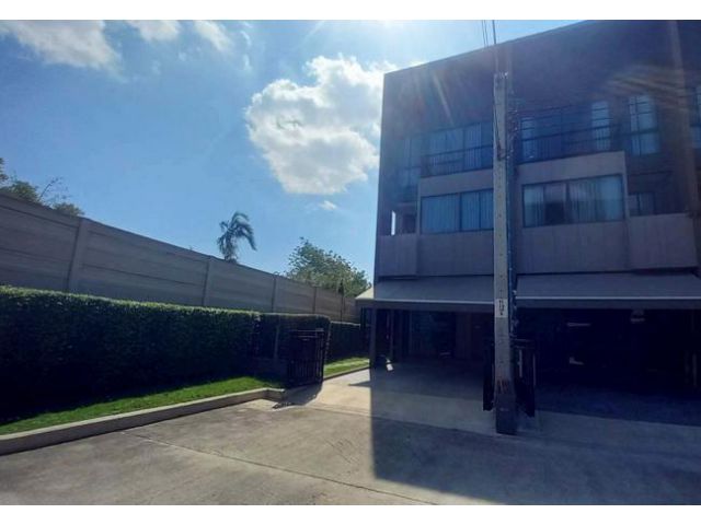 ขายทาวน์เฮ้าส์ หมู่บ้านกลางเมือง บางนา-วงแหวน ถนนกาญจนาภิเษก บางพลี สมุทรปราการ