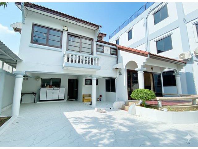 เฟอร์ฯพร้อมอยู่ ARL หัวหมาก 3 กม. 4นอน102 ตร.วา. BTSอ่อนนุช 1.8