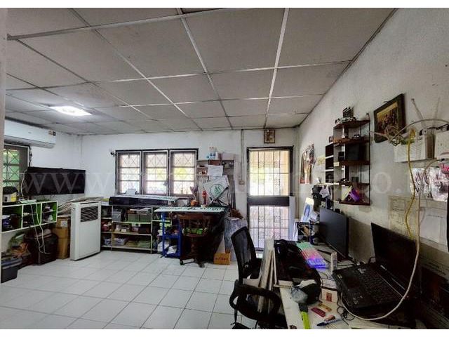 ทาวน์เฮ้าส์ ชั้นเดียว 36 ตร.วา อำเภอเมืองนครสวรรค์ หลังริม