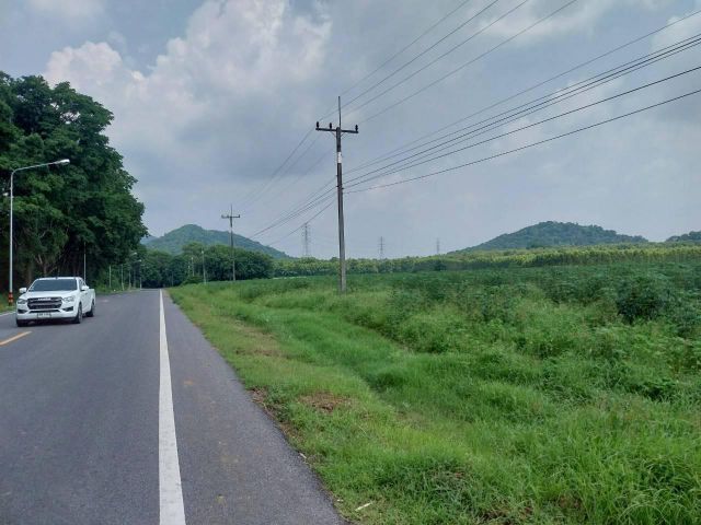 ขายที่ดินแปลงสวยมาก 47 ไร่เศษ ต.หนองอิรุณ อ.บ้านบึง จ.ชลบุรี ติดถนนหลวงชนบทเส้น 3401