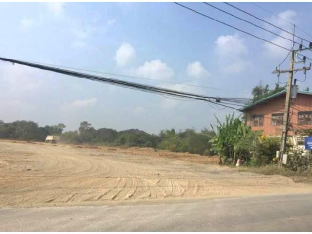 ที่สวย ทำเลดี ติดถนน จังหวัดพระนครศรีอยุธยา ( ตรงข้ามพพิธิภัณฑ์ต้ังภักดธีรรม )