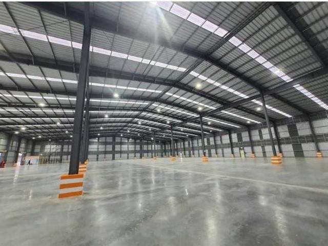 RK 905 ให้เช่าโกดังสร้างใหม่ หลายขนาด มี Dock leveler สำหรับโหลดสินค้าตำบลศรีมหาโพธิ ใกล้นิคมอุตสาหกรรม 304 และสวนอุตสาห