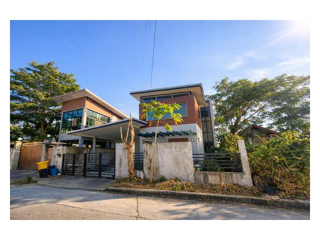 ขายบ้านเดี่ยว พร้อมสระว่ายน้ำส่วนตัวหมู่บ้านชัชฎาวิลล่า