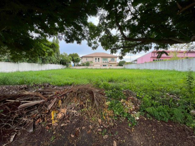 ขายที่ดินเปล่าถมแล้ว หมู่บ้านกรีนวัลเล่ย์ บางนา-ตราด กม.15 แปลงสวย ทำเลดี พร้อมสร้างบ้าน