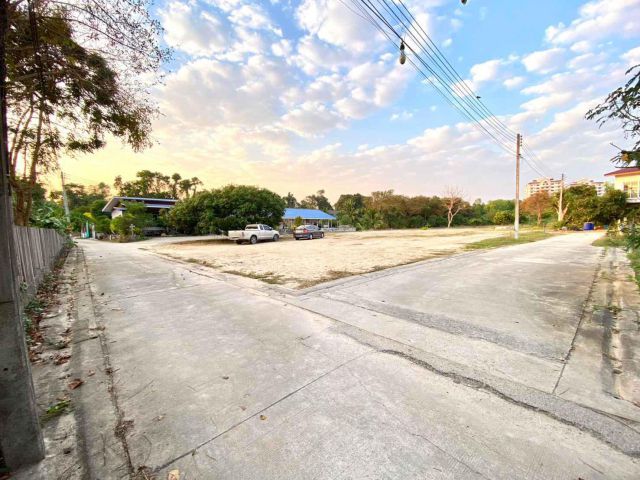 ขายที่ดินเนินพระทำเลดี 3 ไร่ ซ.ตรอกร่วมเจริญ ติดถนนคอนกรีต2ด้าน ใกล้หาดแสงจันทร์1.7กม. อ.เมืองระยอง