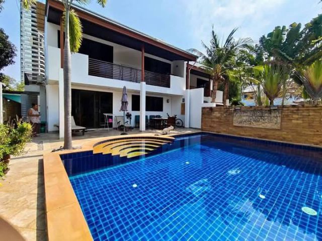 ขาบบ้านพร้อมสระว่ายน้ำส่วนตัวใกล้ทะเลหาดแม่รำพึงจ.ระยองเนื้อที่55ตรว.ขายราคา6.800.000ลบ.