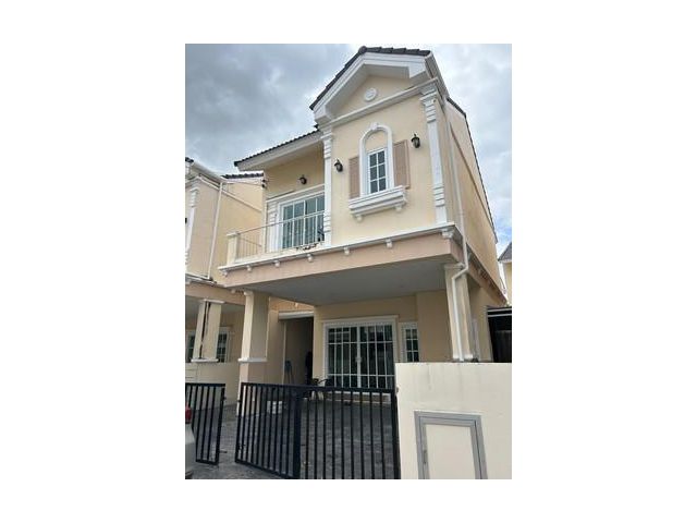 ขายบ้านแฝดหมู่บ้าน ดิญ่า วิลเลจ ชลบุรี 28.9 ตรว. 4 ห้องนอน 3 ห้อง