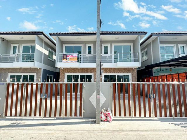 ขาย ทาวน์เฮ้าส์แฝดสร้างใหม่ ทำเล สุขุมวิท เทพารักษ์  ศรีนครินทร์