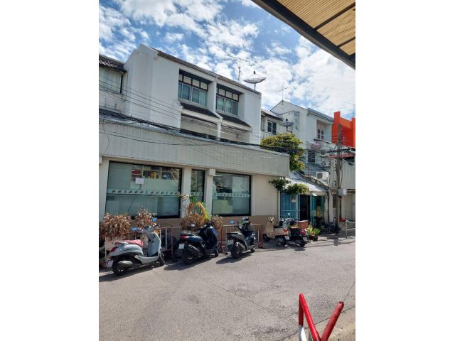 ขายทาวน์เฮ้าส์ 3 ชั้น 75 ตร.ว. 500 ตร.ม. อยู่ในบริษัทการบินไทย สำนักงานใหญ่ ย่านวิภาวดีรังสิต จตุจักร เหมาะแก่การ