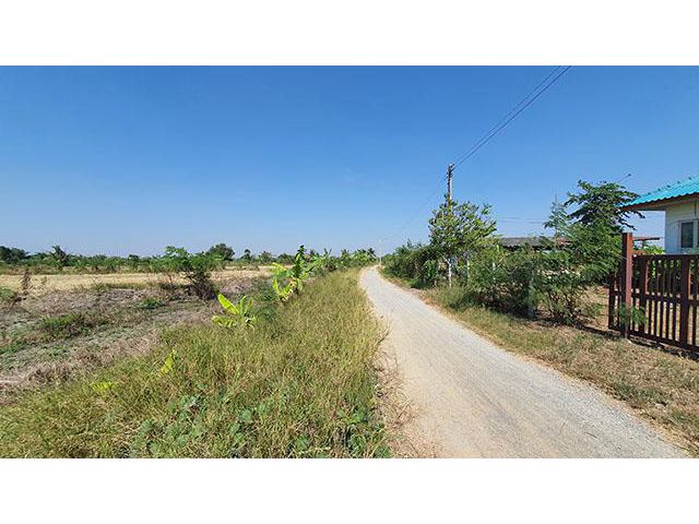 ฮวงจุ้ยดี ที่สวย บรรยากาศแบบทุ่งนาธรรมชาติ ติดทางและติดคลอง 2ด้าน ใกล้ ม.ลัยเกษตรกำแพงแสน 10.2 ไร่