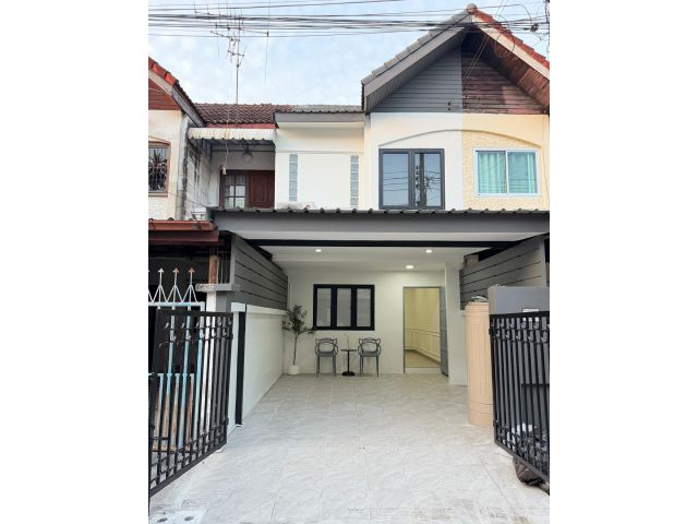 257AGLE ทาวน์โฮม2ชั้น รีโนเวทใหม่พร้อมเข้าอยู่ ทำเลดีมาก เซ็นทรัลอีสวิลล์ 10นาที