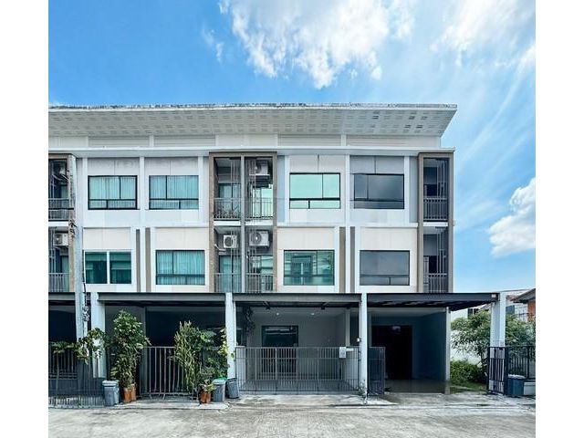 ขายทาวน์โฮม 3 ชั้น สไตล์Modern Iconic โครงการ พาทิโอ วัชรพล-รามอินทรา ทำเลติดถนนวัชรพล