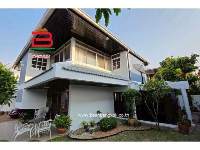 บ้านเดี่ยว คลองตันนิเวศน์ ซอยปรีดีพนมยงค์ 42 (ใกล้โรงเรียนพระหฤทัยพัฒนเวศม์) เนื้อที่ 79 ตรว. แขวงคลองตันเหนือ เขตวัฒนา