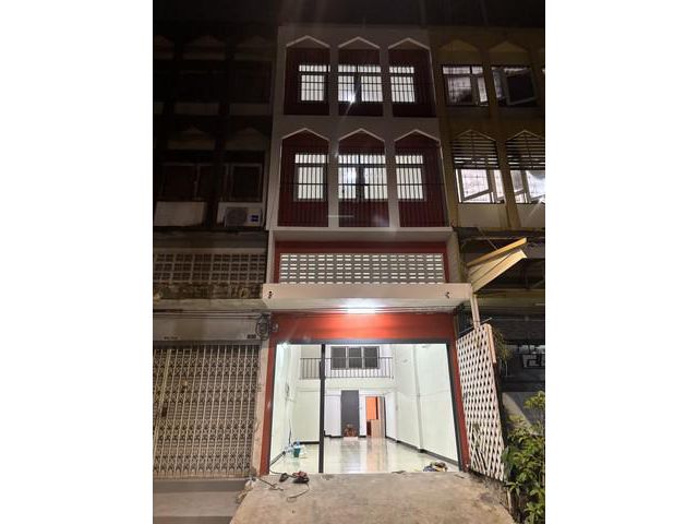 ให้เช่าอาคารพาณิชย์ 3.5ชั้น ย่านถนนเสรีไทย รีโนเวทใหม่พร้อมอยู่