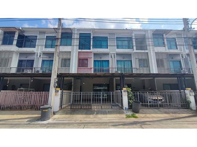 ทาวน์โฮมThe Metro Pattanakarn - Srinakarin เดอะ เมทโทร พัฒนาการ