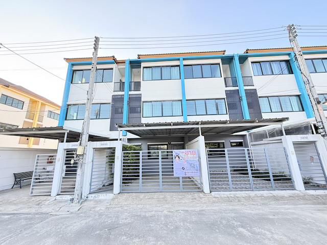 ขายทาวน์โฮม 3 ชั้น เดอะไพรเว่ ฮาวส์ กระทุ่มแบน 19.1ตรว.