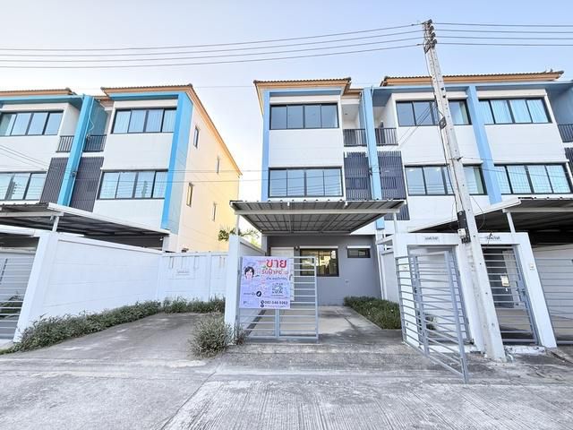 ขายทาวน์โฮม 3 ชั้น เดอะไพรเว่ ฮาวส์ กระทุ่มแบน 25.4ตรว. 3นอน