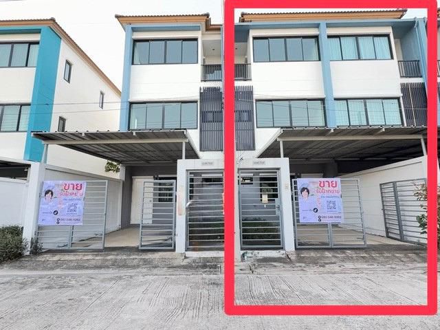 ขายทาวน์โฮม 3 ชั้น เดอะไพรเว่ ฮาวส์ กระทุ่มแบน 19.1 ตรว.