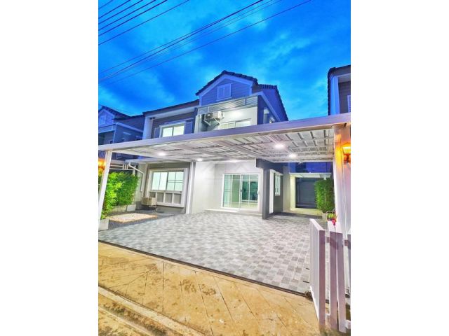 ให้เช่าบ้านแฝด 3 นอน เดอะ วิลเลจ เอ็กซ์คลูซีฟ บางนา กม.10 ใกล้เมก