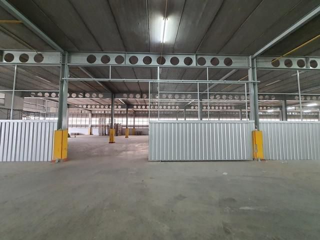 ให้เช่าโกดัง  พร้อมออฟฟิศในตัว ใกล้นิคมอุตสาหกรรม 304