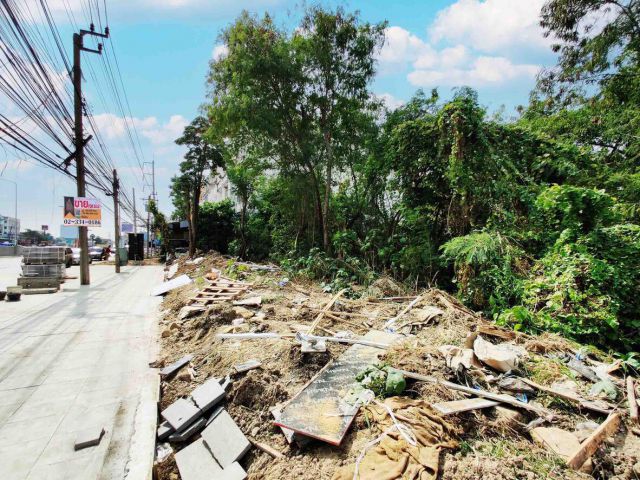 ขาย ที่ดิน สีแดง ติดรถไฟฟ้า BTS สายสีเหลือง ติดถนนศรีนครินทร์ สมุทรปราการ