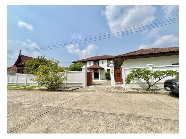 ขายบ้านเดี่ยว หลังใหญ่ สภาพดี หลังบ้านติดริมน้ำ เนื้อที่ 324 ตรว. หมู่บ้านเมืองเอก จ.ปทุมธานี