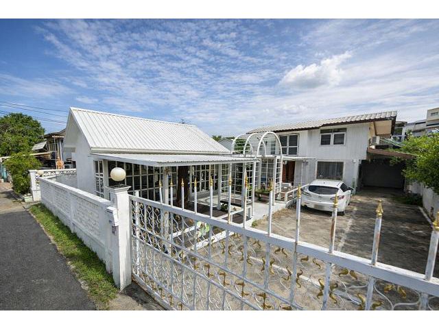 ให้เช่าบ้าน2ชั้น 100 ตร.วา. 2 หลังในรั้วเดียวกันสุขอนันต์ ปาร์ค 4