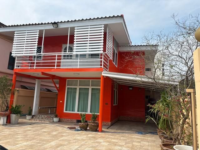 ให้เช่า บ้านเดี่ยว 2 ชั้น ซอยลาดพร้าว 69 เดินทางสะดวก หน้าปากซอยมีรถไฟฟ้าสายสีเหลือง