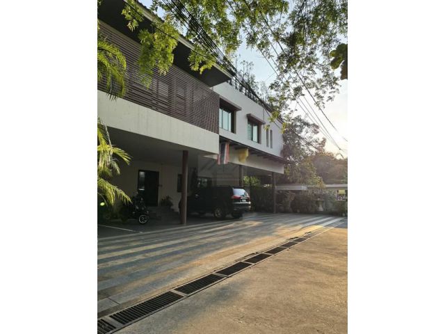 ให้เช่าบ้านศศิดา สุขุมวิท 24 Unit B กว่า 220 ตรม ใกล้ BTS พร้อมพง