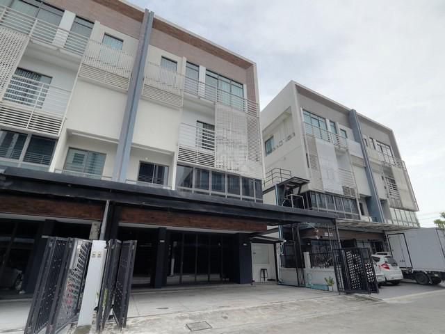 ขายโฮมออฟฟิศ 4 ชั้น DISTRICT ดิสทริค เอกมัย-รามอินทรา (รามอินทรา