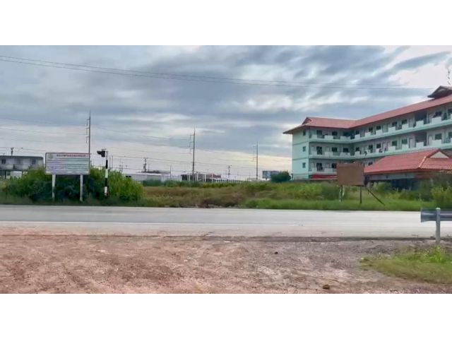 ขายที่ดินด่วน ถมแล้ว จำนวน 4 ไร่เศษ หน้ากว้างติดถนน ประมาณ 70 เมตร ลึก 65 เมตร