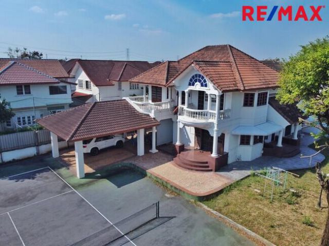 ขายที่ดินพร้อมบ้าน 250 ตร.วา หลังแรก ถนนเมน ภัสรี พุทธมณฑลสาย 2 ซอย 5 | เหมาะปลูกบ้านหรู / รีโนเวท