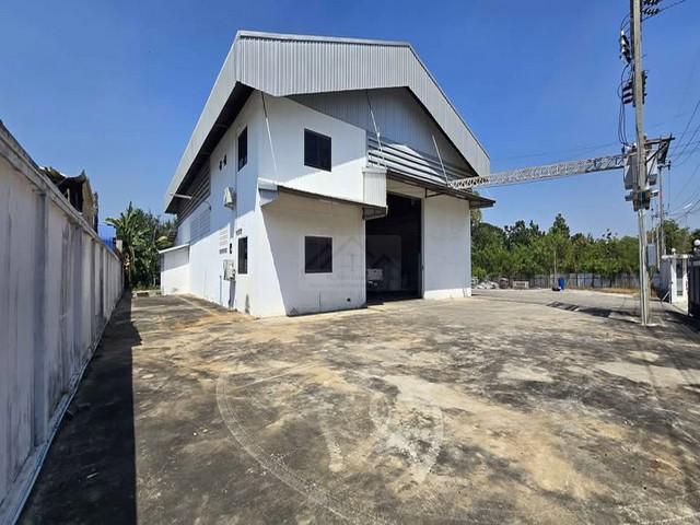 ให้เช่าโกดัง โรงงาน มีใบ รง. 4 เนื้อที่ 1 ไร่ ครึ่ง ติดถนนสุวินทว