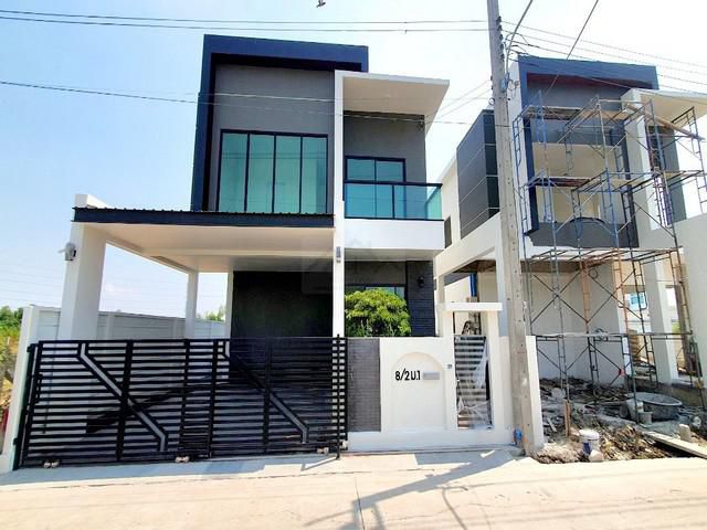 ให้เช่าบ้านใหม่มือหนึ่ง 2 ชั้น 42 ตร.วา 4 นอน บางนา กม.10 เมกะบาง