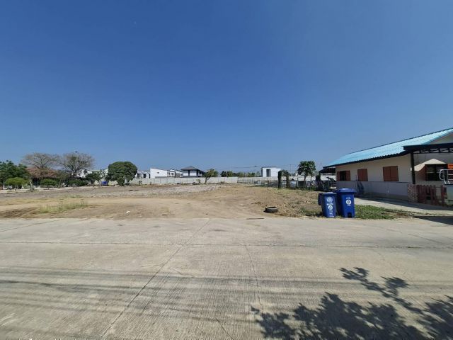 ขายที่ดิน ย่านชุมชน ติดหมู่บ้านอภิทาวน์ ใกล้โลตัส โรบินสัน สุพรรณบุรี ที่ดิน 2 ไร่ ถมแล้ว  พื้นที่สีเหลือง บ้านไผ่ขวาง ตำบลท่าระหัด เมืองสุพรรณบุรี