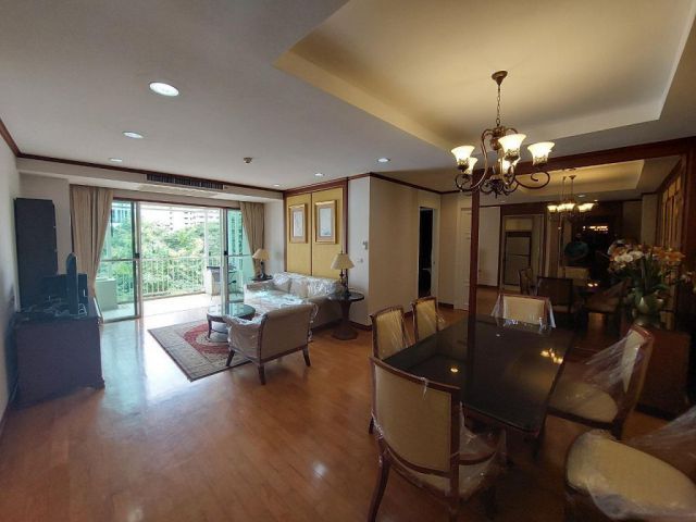 ขายคอนโด The Bangkok Sukhumvit 43 ใกล้ ใกล้สถานีรถไฟฟ้าBTS พร้อมพงษ์ 114.67 ตร.ม. ชั้น 6 แขวงคลองเตยเหนือ เขตวัฒนา กทม.