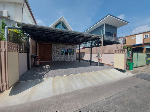 ขายบ้านเดี่ยว 2 ชั้น 40 วา 3 ห้องนอน 2 ห้องน้ำ 1 ห้องโถงใหญ่ชั้นบน ถนนสุคณธสวัสดิ์ ซอย 7 แขวง/ เขตลาดพร้าว กรุงเทพฯ