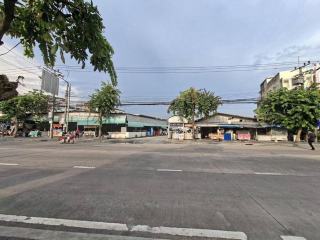 ขายที่ดิน 12-3-22 ไร่ ติดถนนนวลจันทร์(ตลาดนัดเครือบุญ) ตรงข้ามปั๊ม ปตท. ซอยนวลจันทร์20กับ22 แขวงนวลจันทร์ เขตบึงกุ่ม กทม